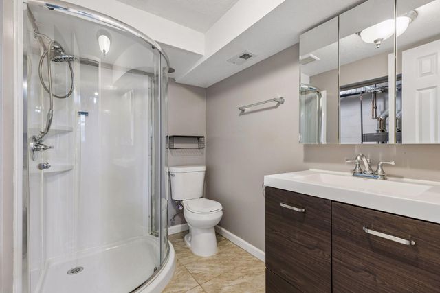 395 Eldridge Avenue W, Roseville, MN 55113