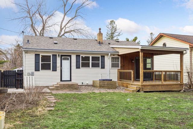 395 Eldridge Avenue W, Roseville, MN 55113