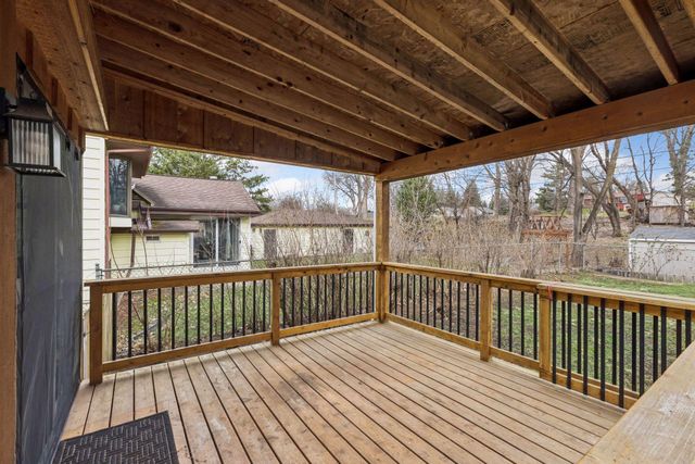 395 Eldridge Avenue W, Roseville, MN 55113