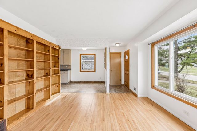 395 Eldridge Avenue W, Roseville, MN 55113