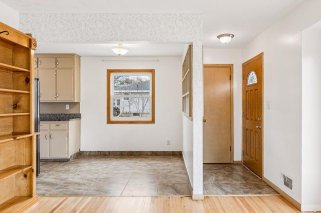 395 Eldridge Avenue W, Roseville, MN 55113