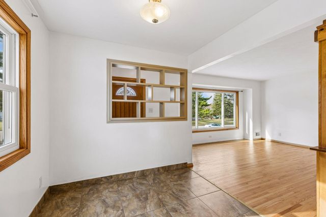 395 Eldridge Avenue W, Roseville, MN 55113