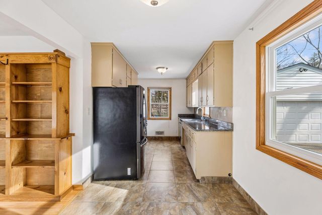 395 Eldridge Avenue W, Roseville, MN 55113