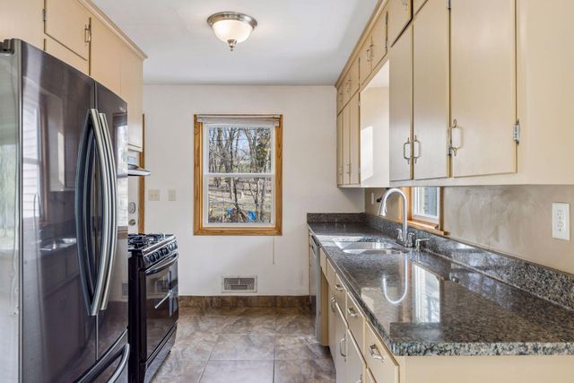 395 Eldridge Avenue W, Roseville, MN 55113