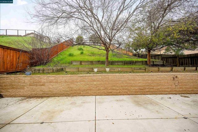 2241 Woodhill Dr, Pittsburg, CA 94565