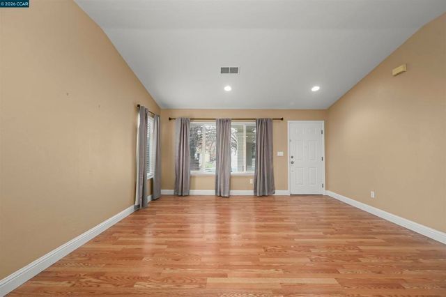 2241 Woodhill Dr, Pittsburg, CA 94565