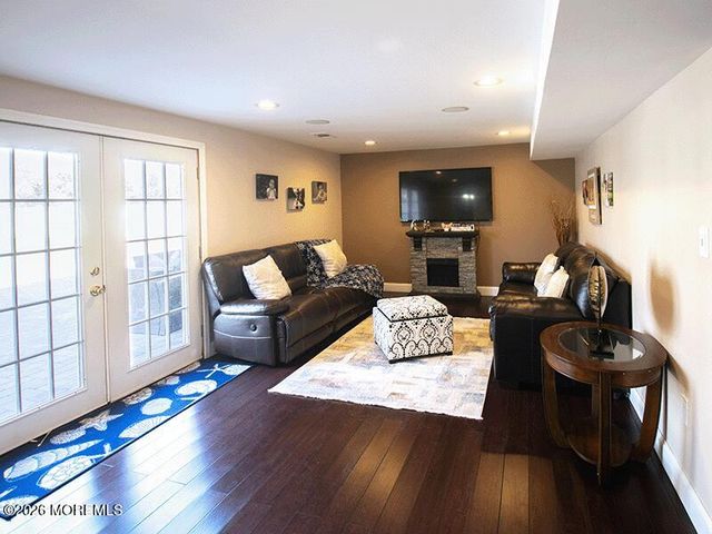 7 Whitehall Way, Manalapan, NJ 07726