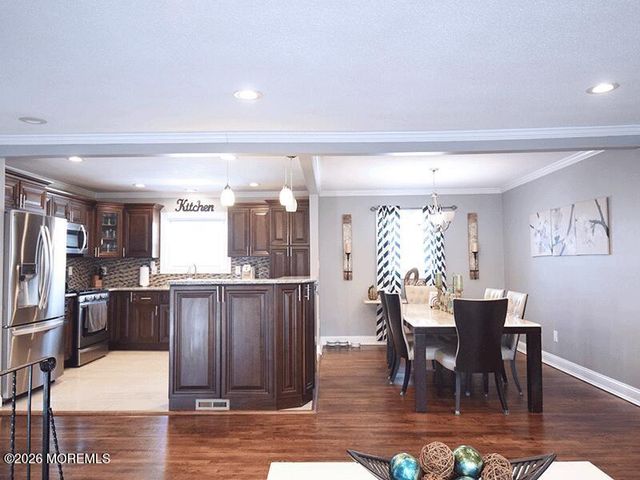 7 Whitehall Way, Manalapan, NJ 07726