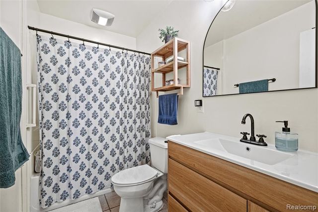 25540 Tecla Ave Avenue, Warren, MI 48089