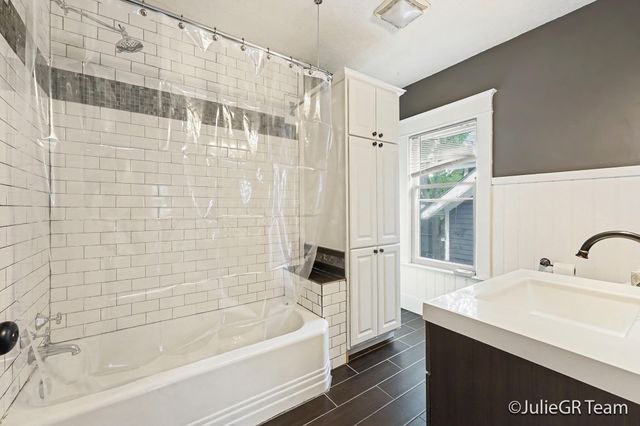 539 Garfield Avenue NW, Grand Rapids, MI 49504