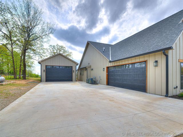 138 Eagles Nest Drive, Eufaula, OK 74432