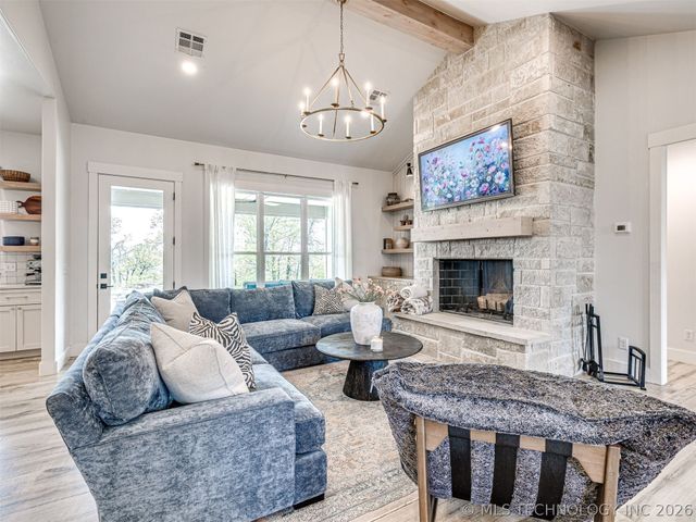 138 Eagles Nest Drive, Eufaula, OK 74432