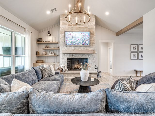 138 Eagles Nest Drive, Eufaula, OK 74432