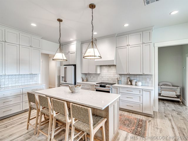 138 Eagles Nest Drive, Eufaula, OK 74432