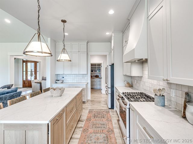 138 Eagles Nest Drive, Eufaula, OK 74432