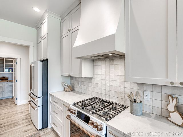 138 Eagles Nest Drive, Eufaula, OK 74432