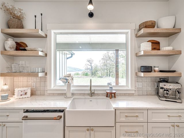 138 Eagles Nest Drive, Eufaula, OK 74432