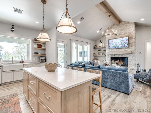 138 Eagles Nest Drive, Eufaula, OK 74432