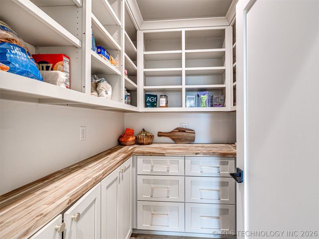 138 Eagles Nest Drive, Eufaula, OK 74432