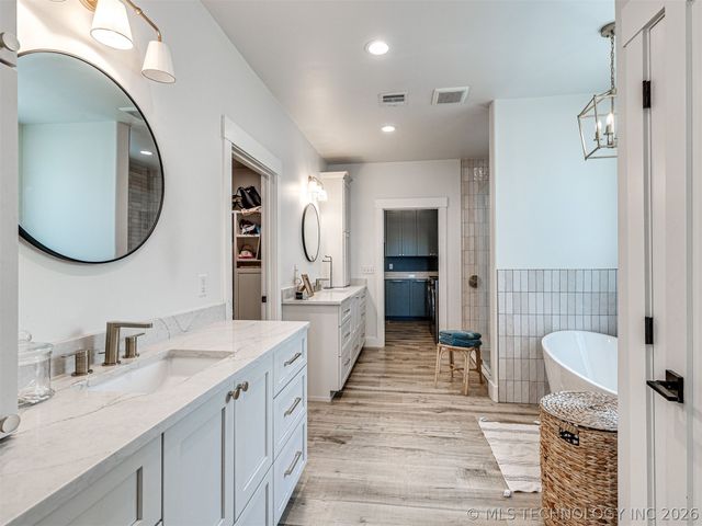 138 Eagles Nest Drive, Eufaula, OK 74432