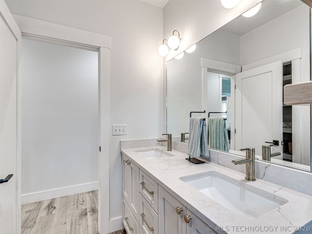 138 Eagles Nest Drive, Eufaula, OK 74432