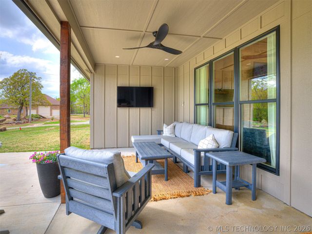 138 Eagles Nest Drive, Eufaula, OK 74432