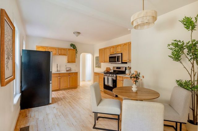 66 Walden St 1, Cambridge, MA 02140