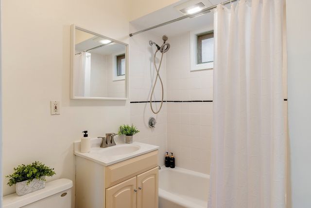 66 Walden St 1, Cambridge, MA 02140