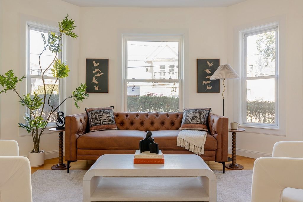 66 Walden St 1, Cambridge, MA 02140