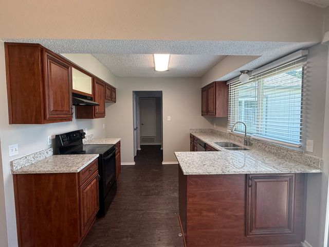 1702 Crimson Court, Arlington, TX 76018
