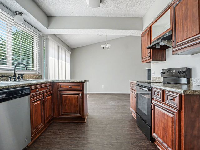 1702 Crimson Court, Arlington, TX 76018