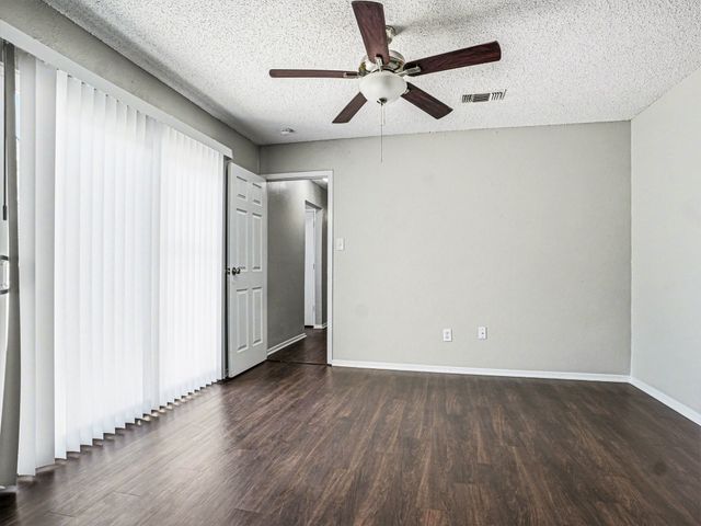 1702 Crimson Court, Arlington, TX 76018