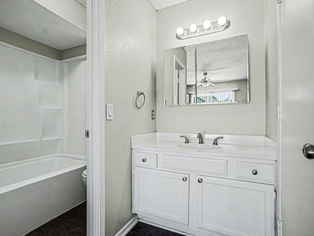 1702 Crimson Court, Arlington, TX 76018
