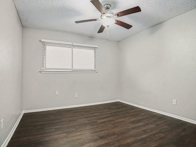 1702 Crimson Court, Arlington, TX 76018