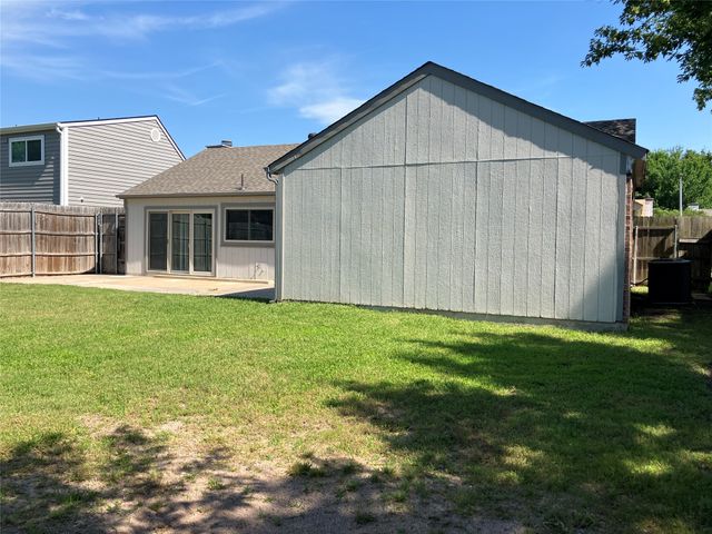 1702 Crimson Court, Arlington, TX 76018
