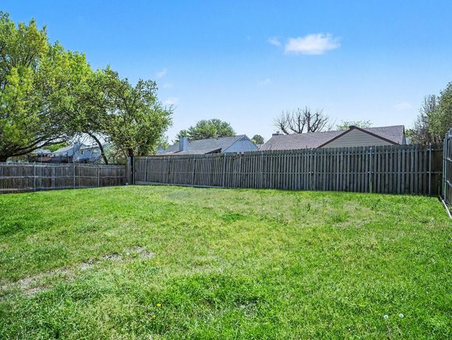 1702 Crimson Court, Arlington, TX 76018
