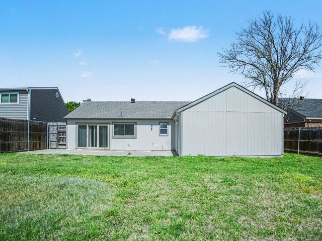 1702 Crimson Court, Arlington, TX 76018