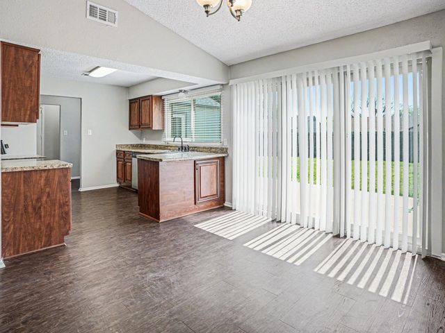 1702 Crimson Court, Arlington, TX 76018