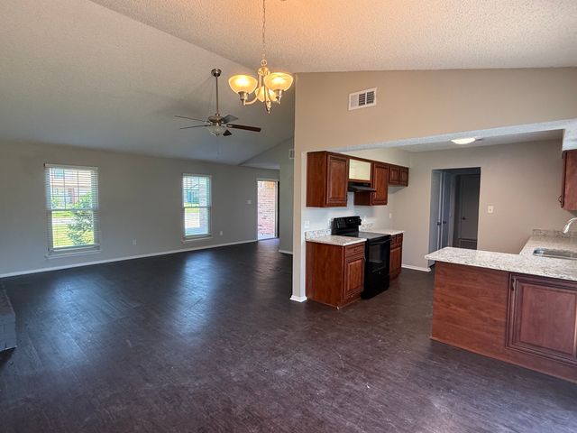 1702 Crimson Court, Arlington, TX 76018