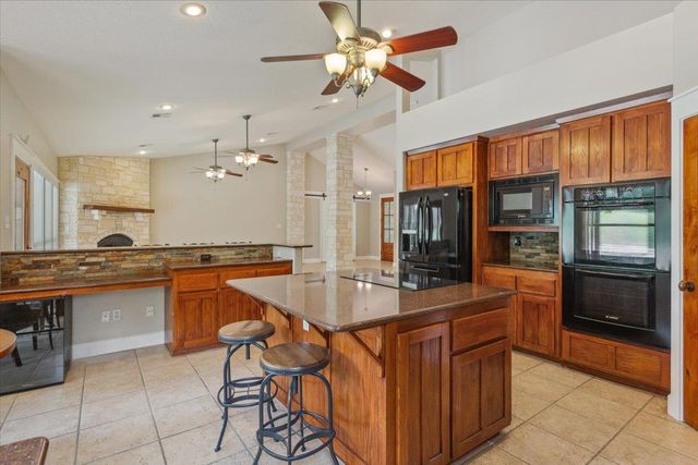 2105 Red Rock DR, Belton, TX 76513