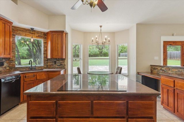 2105 Red Rock DR, Belton, TX 76513