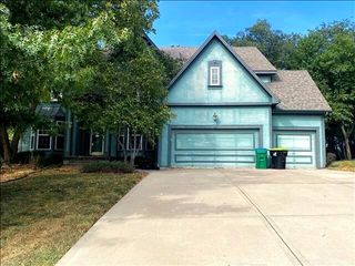 2634 SW Wintervalley Drive, Lee's Summit, MO 64081