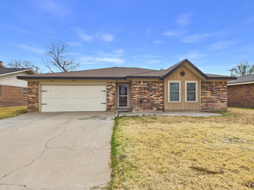 1309 MILLS Avenue, Dumas, TX 79029