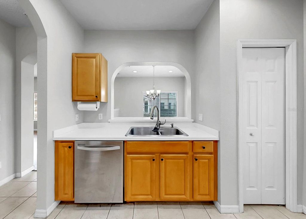 Image 13 of property listing at 208 CAPE HARBOUR LOOP 102, Bradenton, FL 34212