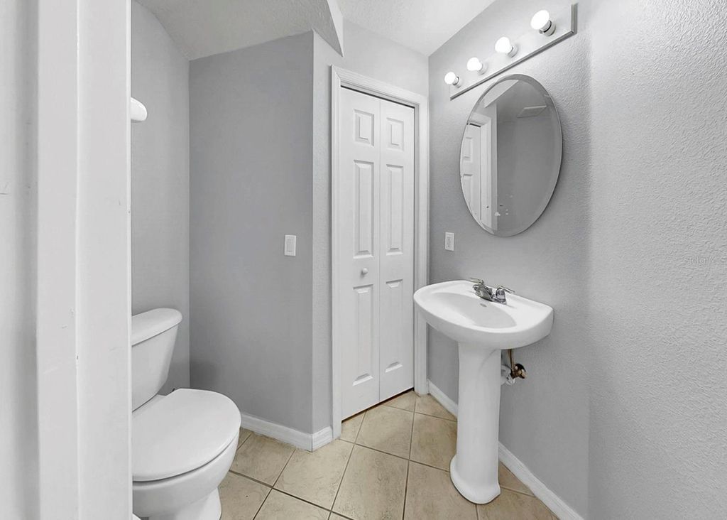 Image 15 of property listing at 208 CAPE HARBOUR LOOP 102, Bradenton, FL 34212