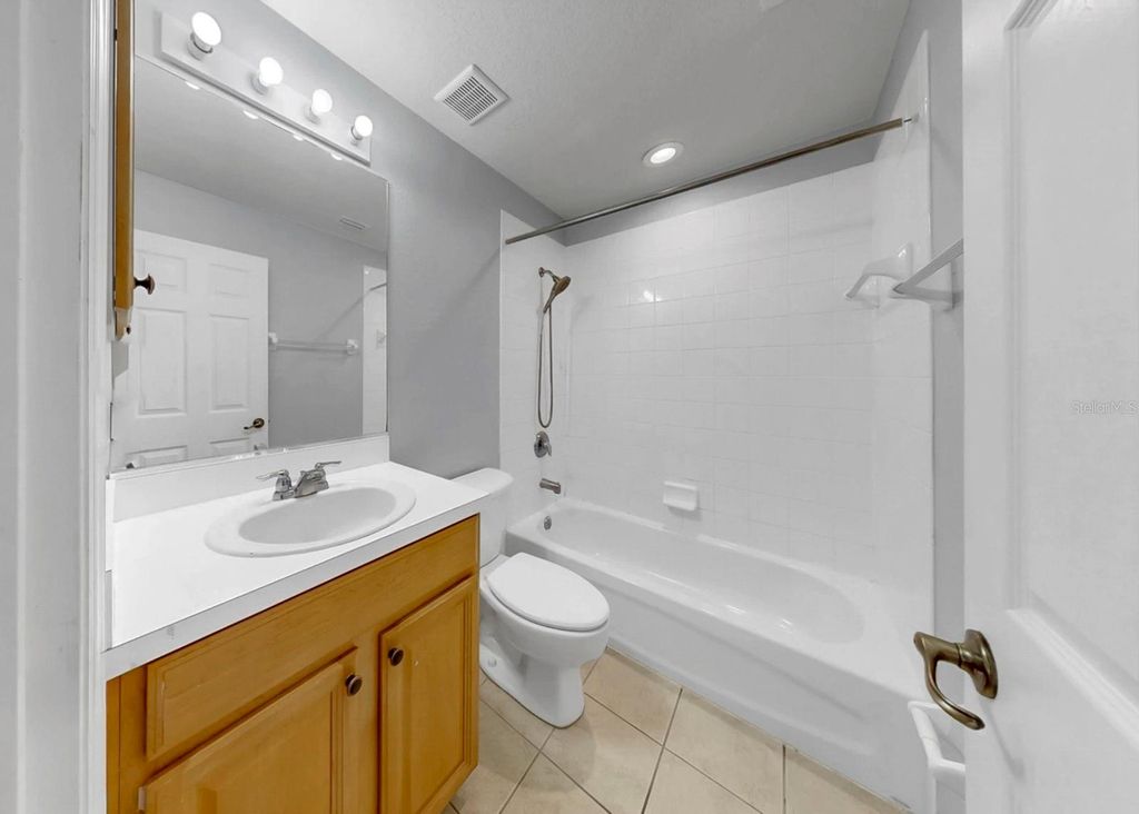 Image 22 of property listing at 208 CAPE HARBOUR LOOP 102, Bradenton, FL 34212