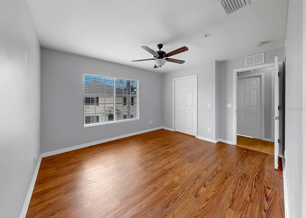 Image 25 of property listing at 208 CAPE HARBOUR LOOP 102, Bradenton, FL 34212