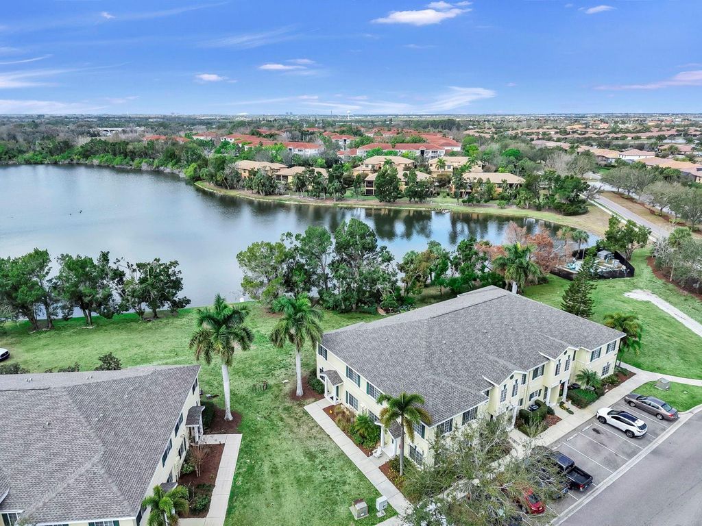 Image 28 of property listing at 208 CAPE HARBOUR LOOP 102, Bradenton, FL 34212