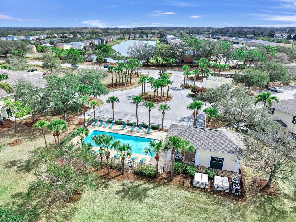Image 29 of property listing at 208 CAPE HARBOUR LOOP 102, Bradenton, FL 34212