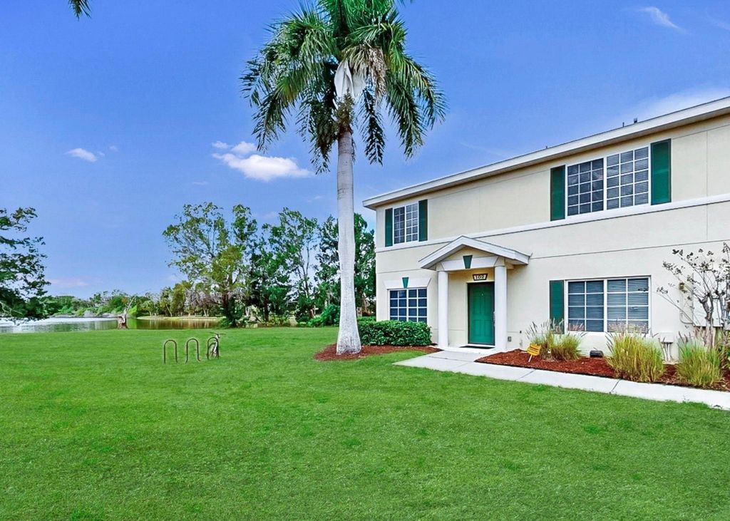 Image 31 of property listing at 208 CAPE HARBOUR LOOP 102, Bradenton, FL 34212